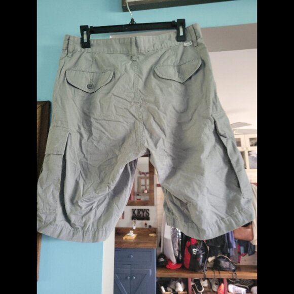 Men's size 30 gray cargo shorts. Levi's brand - Picture 3 of 6